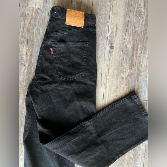 Levi’s Ribcage Ankle Pant in Black - Picture 3 of 7